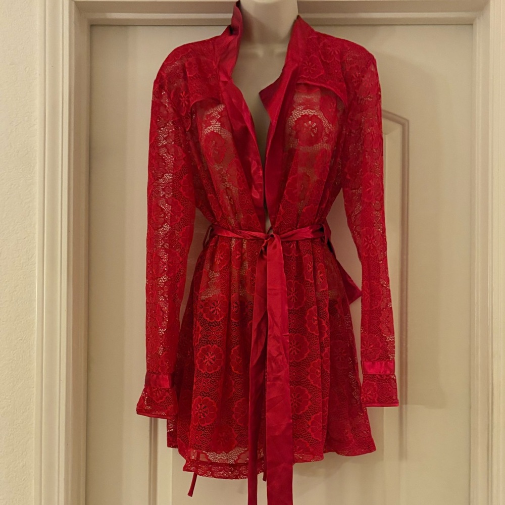 NWOT Betsey Johnson Floral Lace Robe